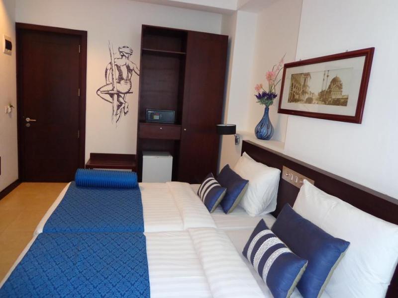 Earl's Red Passikudah