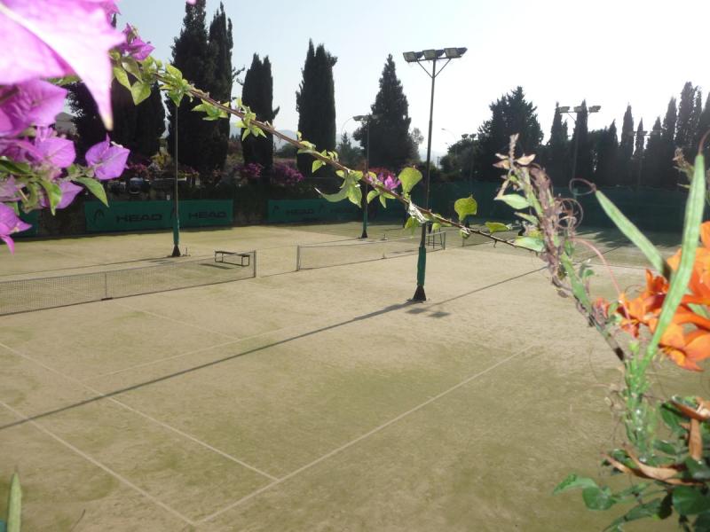 Coral Beach Hotel & Resort