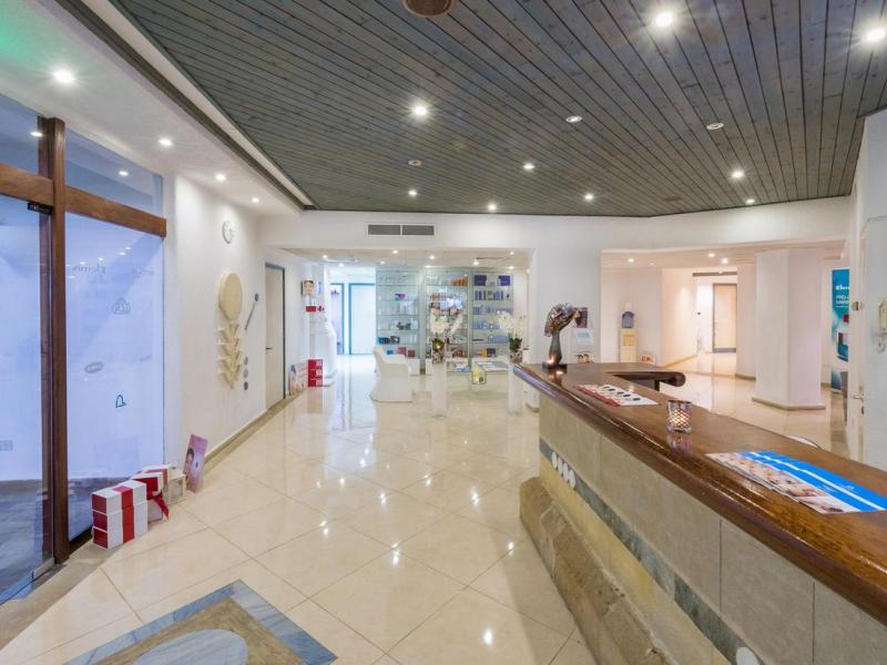 Coral Beach Hotel & Resort