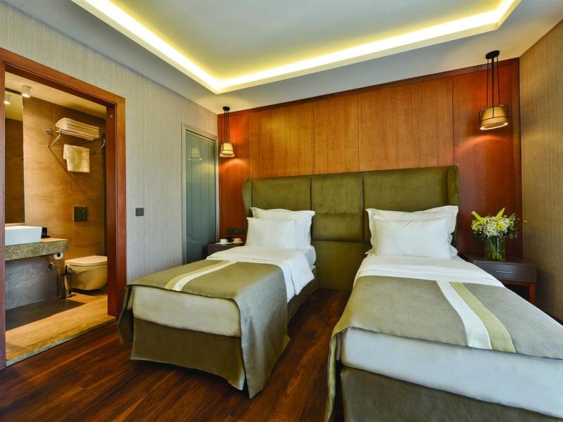 Blueway Hotel City