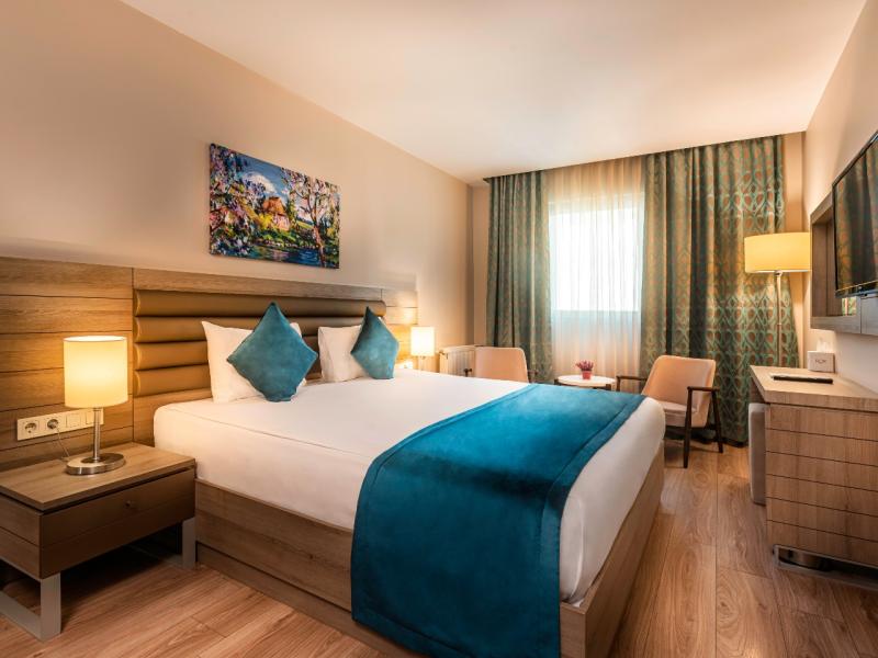 Rox Hotel Airport