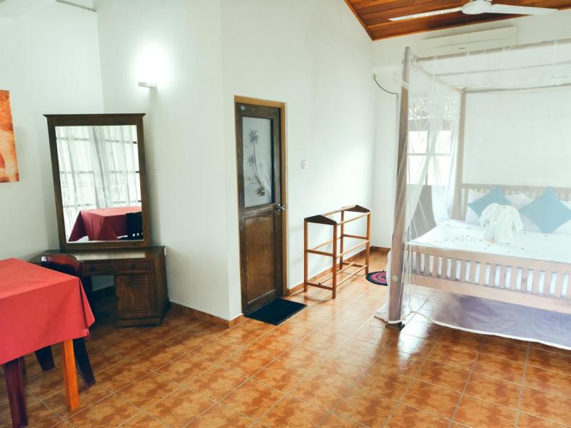 Serendpity Beach Hotel Unawatuna