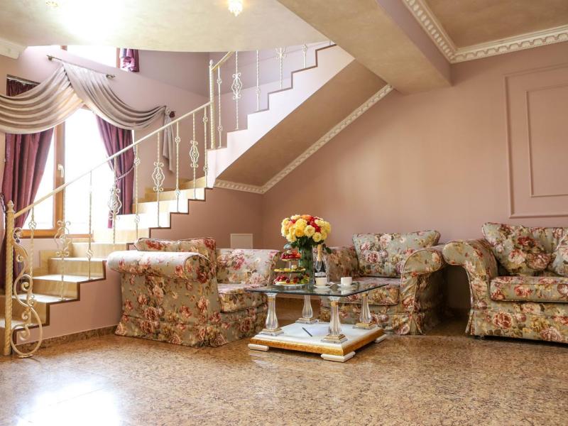 Leo Palace