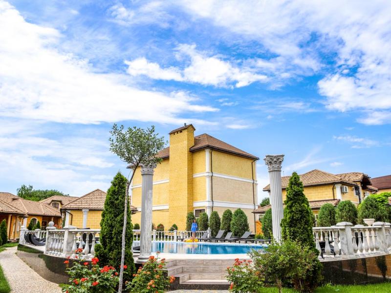 Leo Palace