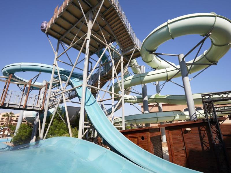 Coral Sea Holiday Resort & Aqua Park