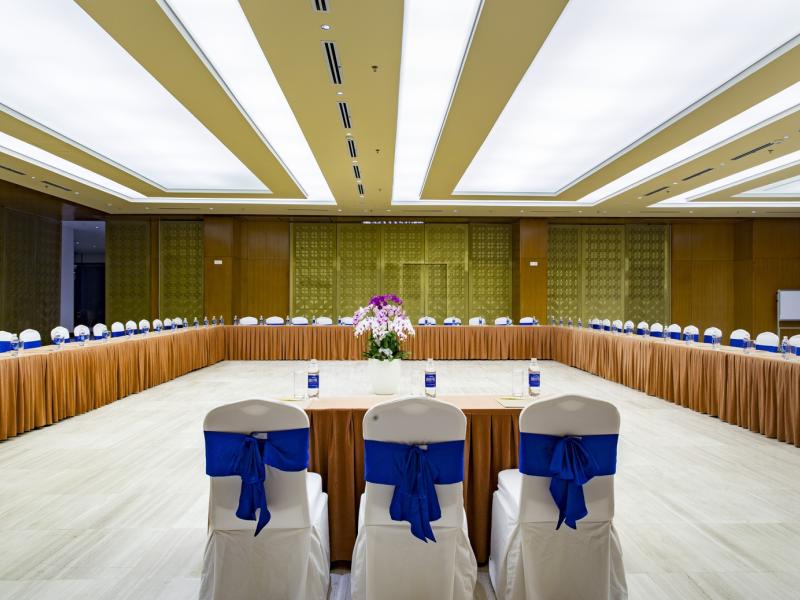 Starcity Hotel & Condotel Beachfront Nha Trang