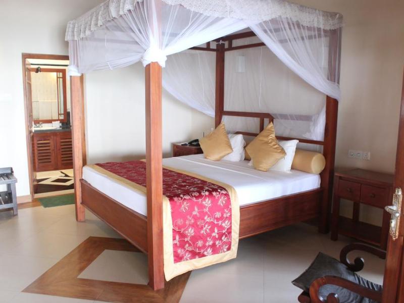 Warahena Beach Hotel