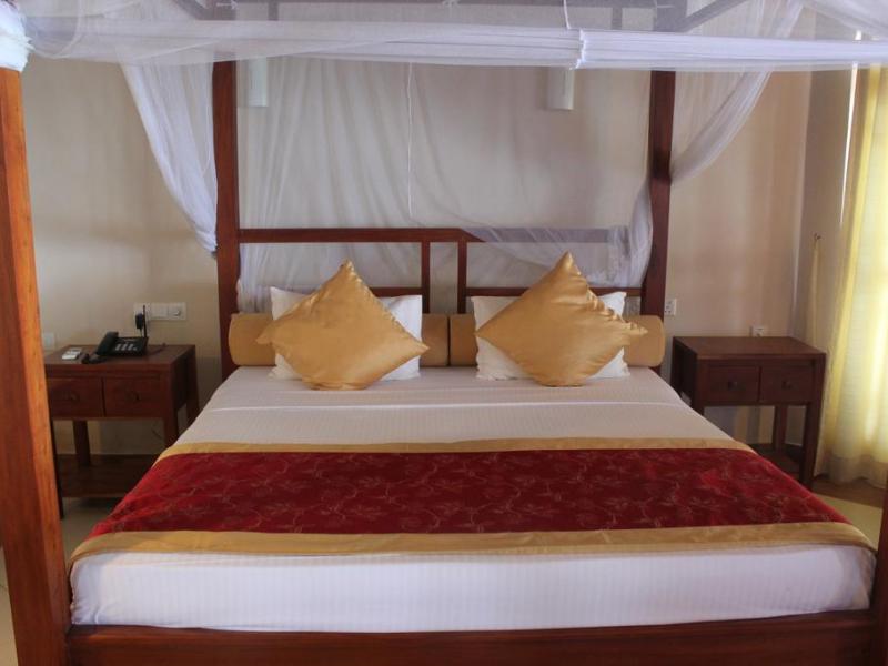 Warahena Beach Hotel