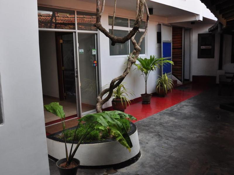 SurfCity Guesthouse Unawatuna