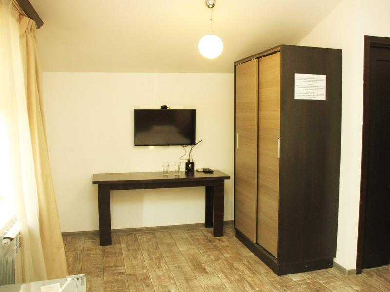 City Hotel by Picnic