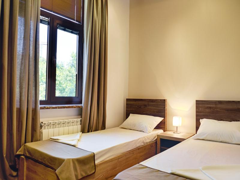 City Hotel by Picnic