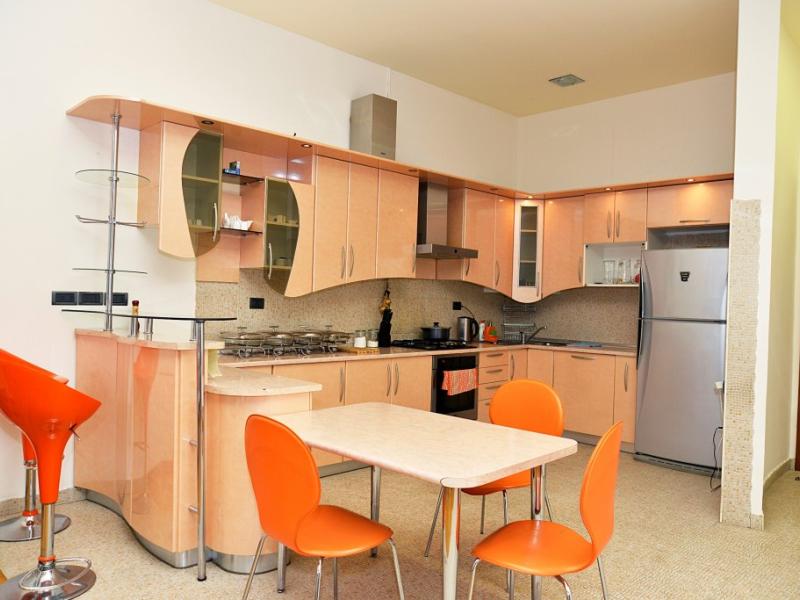 City Hotel by Picnic