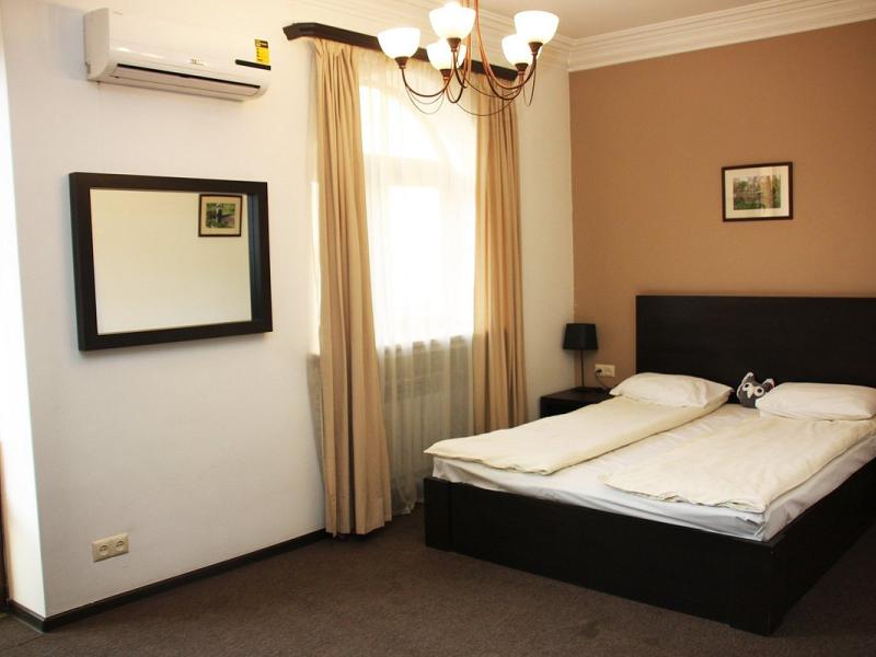 City Hotel by Picnic